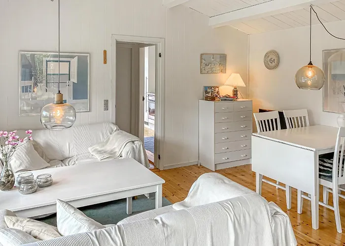 בית נופש 2 Bedroom Lovely In Præstø