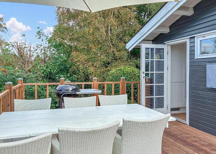 2 Bedroom Lovely In