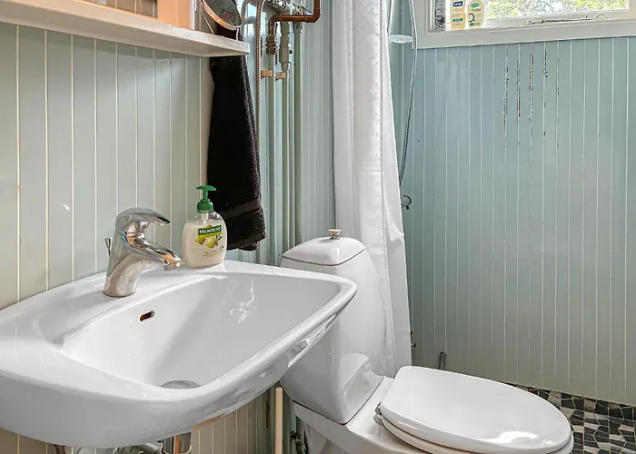בית נופש 2 Bedroom Lovely In *